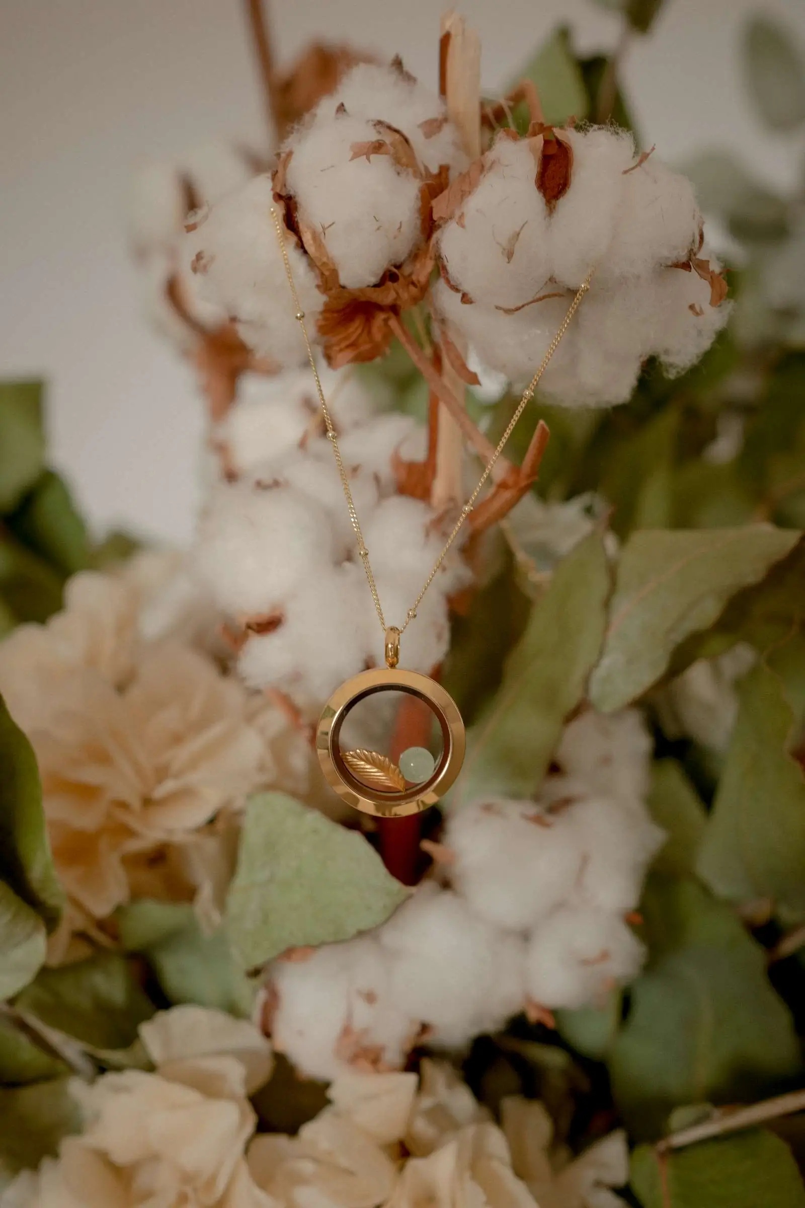 Lockets Personalizados y Collares de Buena Suerte: Amuletos que Atraen Energías Positivas